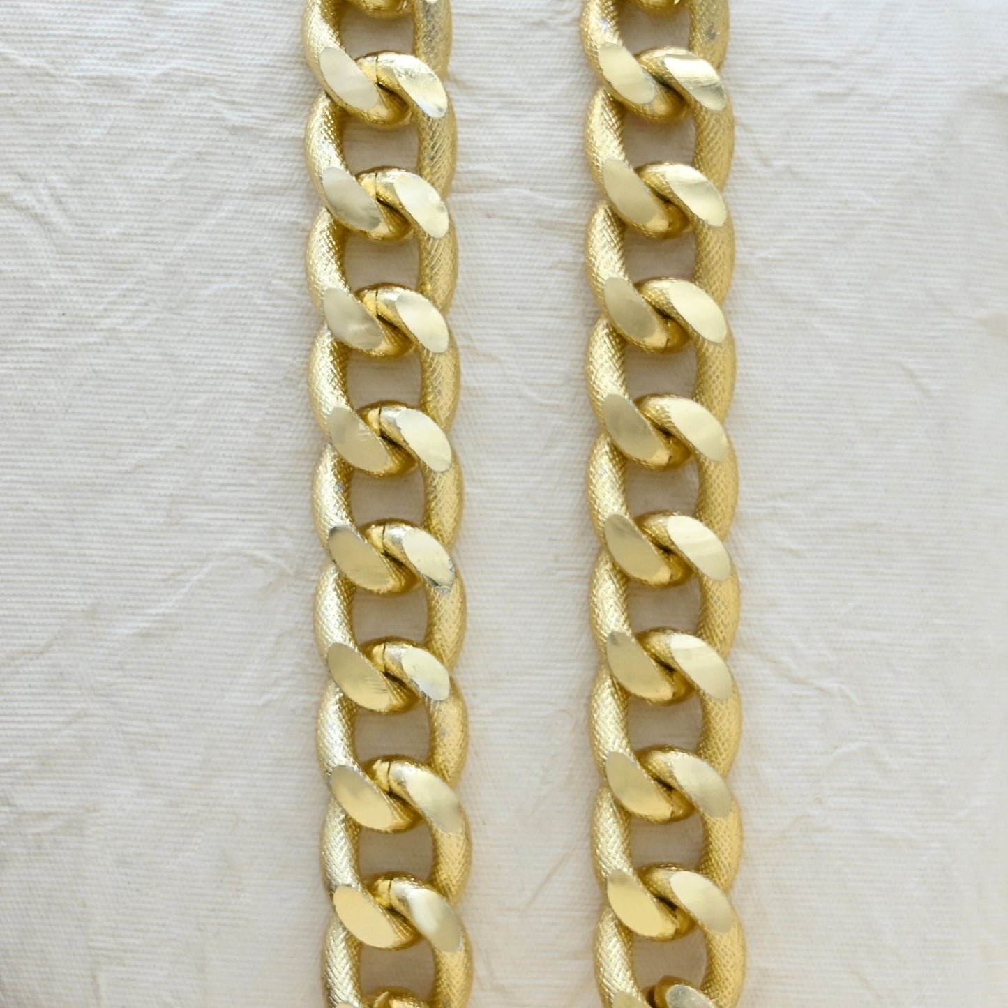Aluminium Chain | Size : W-22mm H-28mm | Qty : 1mtr | JT-13-37-8