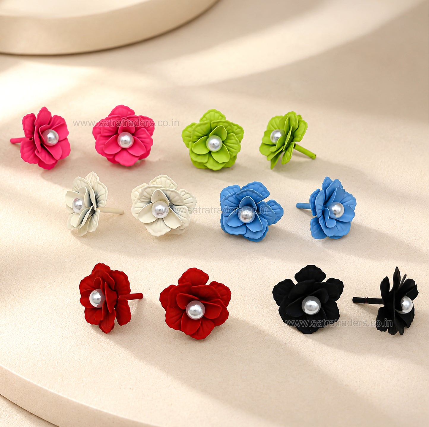 Matte Finish Floral Pearl Center Stud Earrings | Qty : 1pair | RJ05